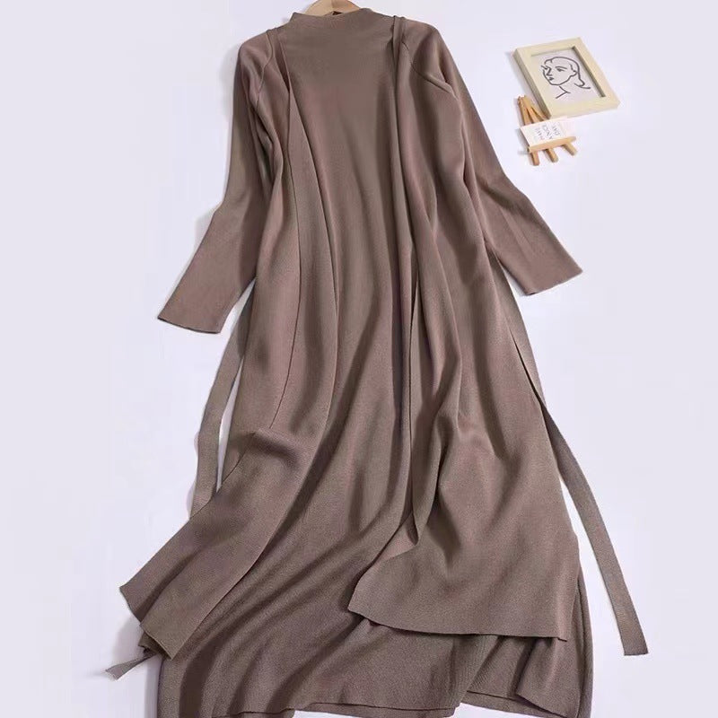 Damer elegant långrock med asymmetrisk skärning och hög krage Mirla-Eva Jonsson