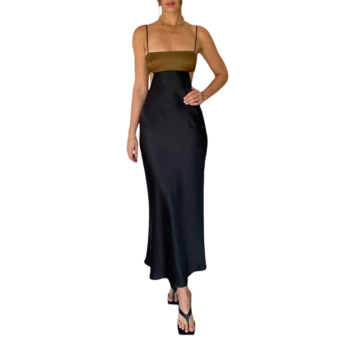 Damer elegant långt klänning med innovativ cut-out design och ömtåliga spaghettiband Mirla-Eva Jonsson