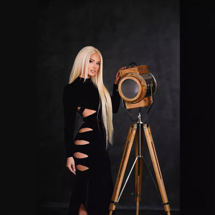 Damer elegant långt klänning med innovativ cut-out och voluminös fåll Mirla-Eva Jonsson