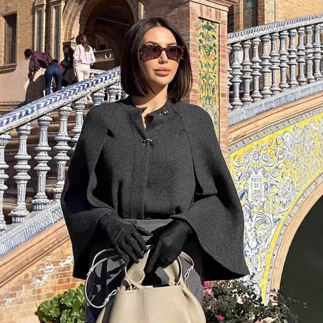 Damer elegant mantel med virkad stängning Mirla-Eva Jonsson