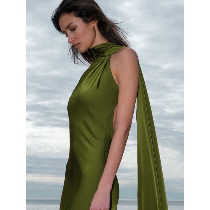 Damer elegant maxiklänning med asymmetrisk överdel och flödande snitt Mirla-Eva Jonsson