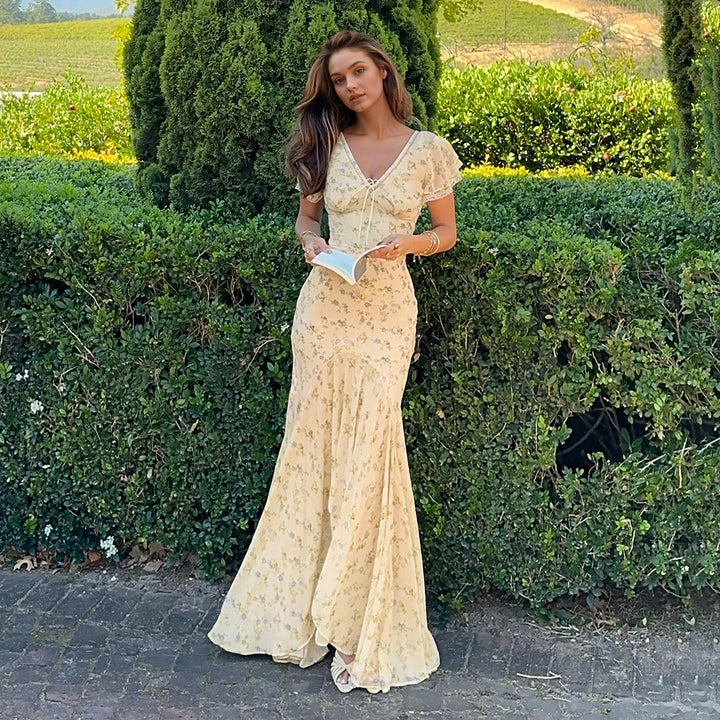 Damer elegant maxiklänning med blommönster och volangdetaljer Mirla-Eva Jonsson