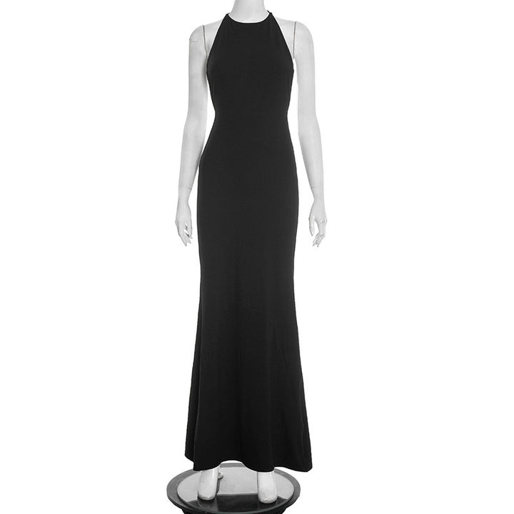 Damer elegant maxiklänning med halterneck och figurnära skärning Mirla-Eva Jonsson