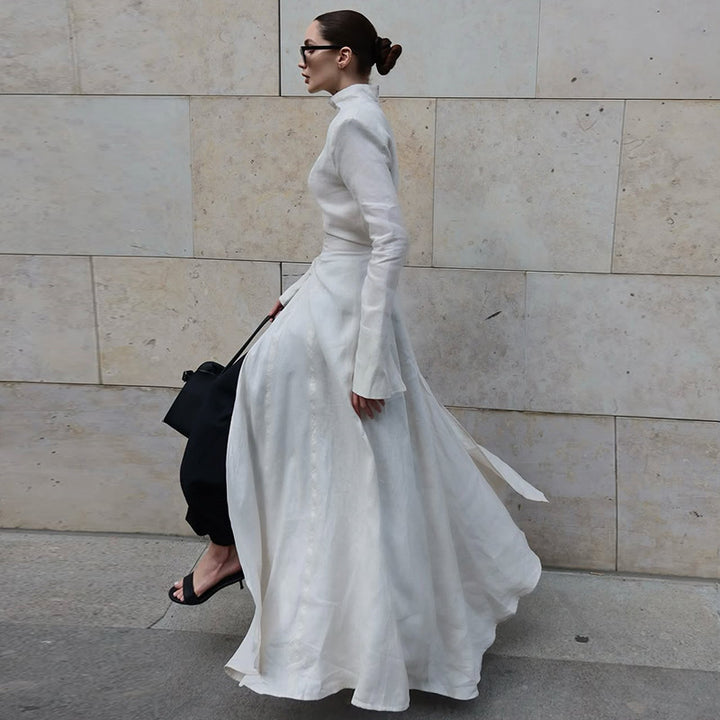 Damer elegant maxiklänning med högstående krage och asymmetrisk färgdesign Mirla-Eva Jonsson
