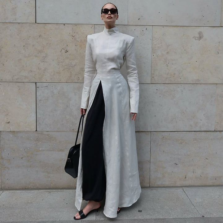 Damer elegant maxiklänning med högstående krage och asymmetrisk färgdesign Mirla-Eva Jonsson
