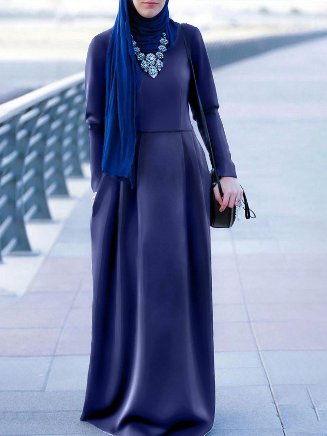 Damer elegant maxiklänning med långa ärmar och figursydd silhuett Mirla-Eva Jonsson