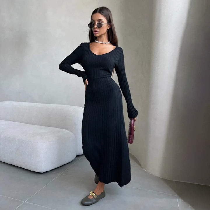 Damer elegant maxiklänning med raffinerad rippdesign och asymmetriska ärmar Mirla-Eva Jonsson