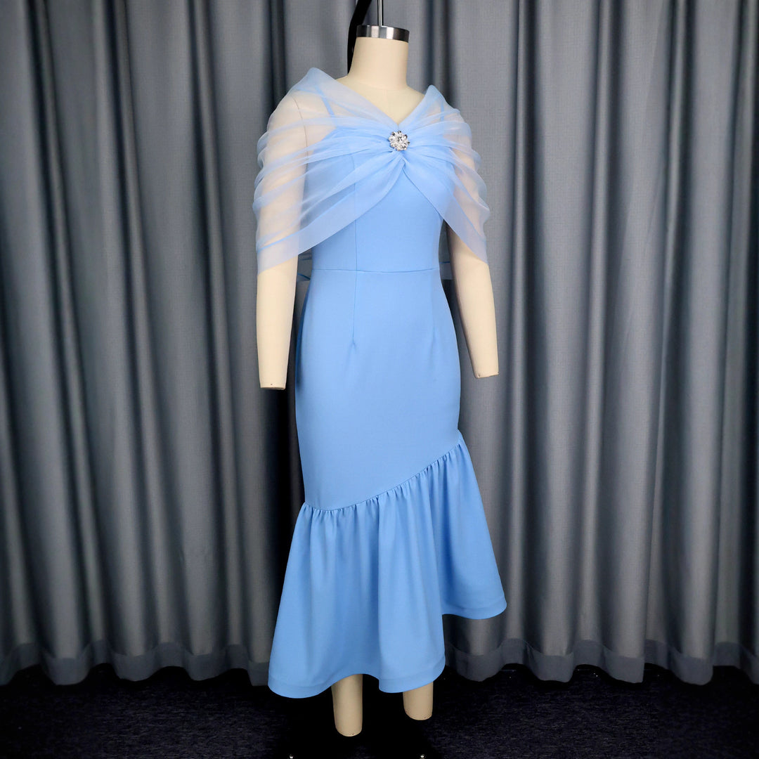 Damer elegant midiklänning med transparent chiffongkappa och floralapplikation Mirla-Eva Jonsson