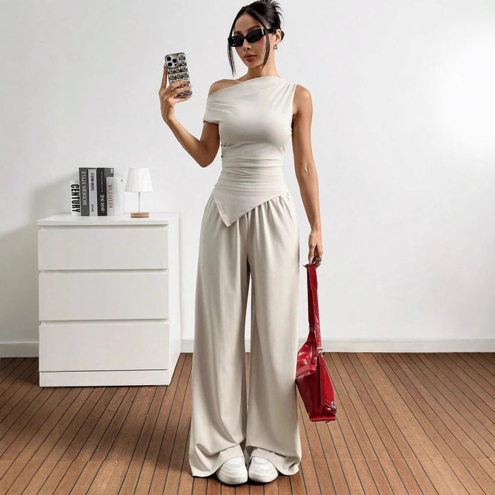 Damer elegant och avslappnad jumpsuit-set med asymmetrisk skärning och breda ben Mirla-Eva Jonsson