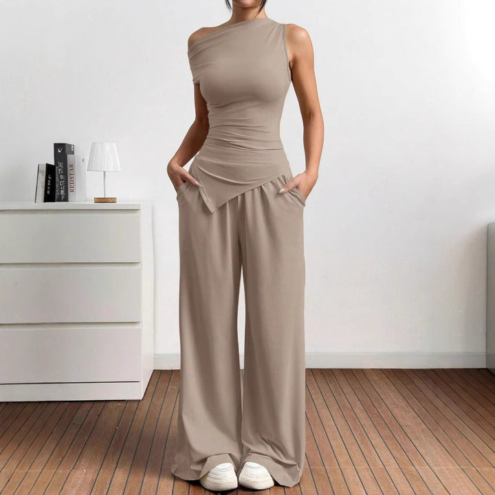 Damer elegant och avslappnad jumpsuit-set med asymmetrisk skärning och breda ben Mirla-Eva Jonsson