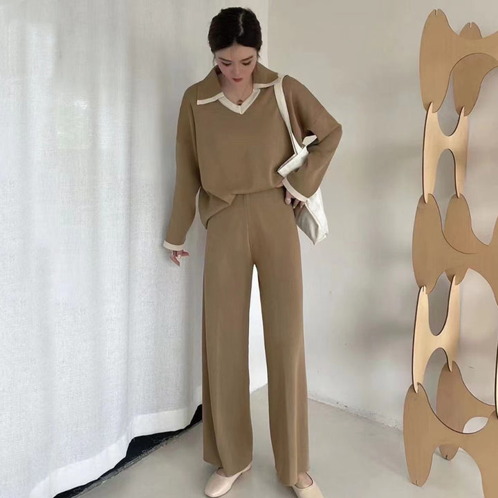 Damer elegant och avslappnad stickad ensemble med V-ringning och bred nederkant Mirla-Eva Jonsson