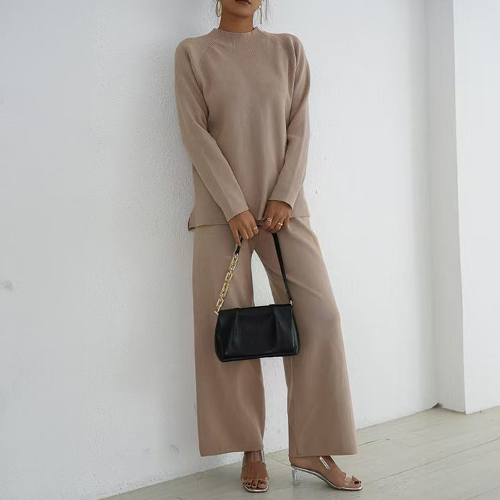 Damer elegant och avslappnat stickat loungewear-set med hög krage och vida ben Mirla-Eva Jonsson