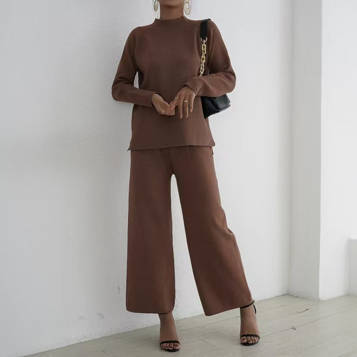 Damer elegant och avslappnat stickat loungewear-set med hög krage och vida ben Mirla-Eva Jonsson