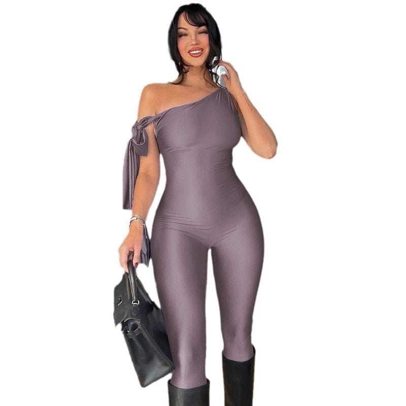 Damer elegant och axel jumpsuit med figurnära snitt och stilknut Mirla-Eva Jonsson
