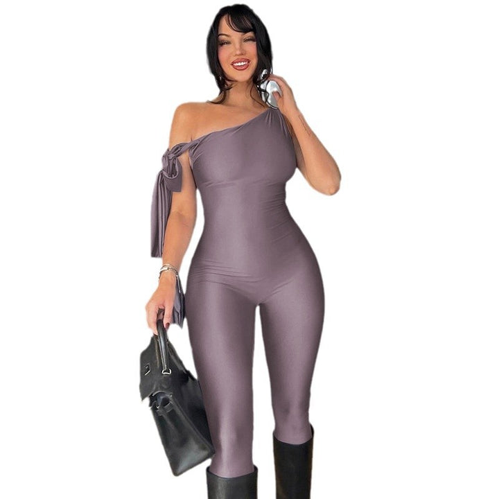 Damer elegant och axel jumpsuit med figurnära snitt och stilknut Mirla-Eva Jonsson