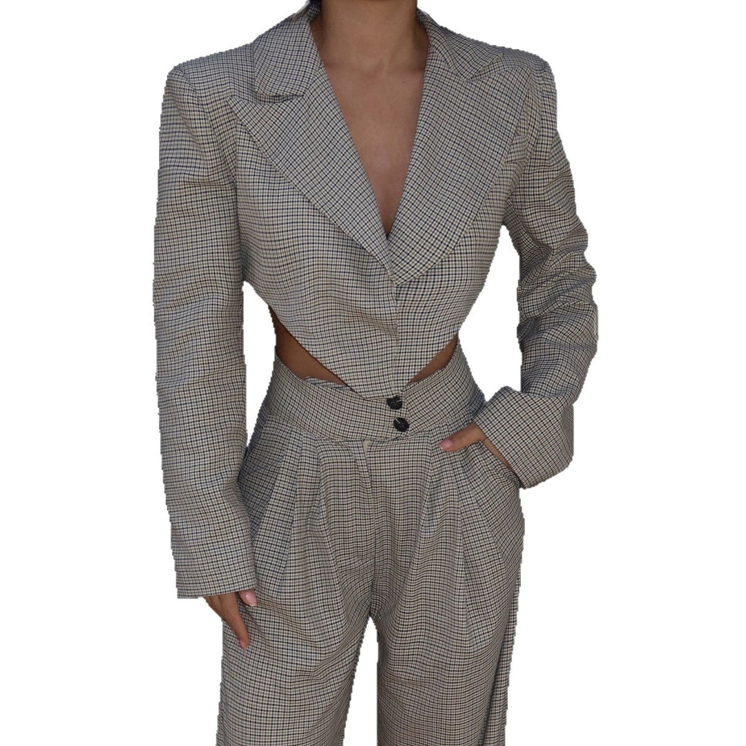 Damer elegant och figurnära blazer-set med asymmetrisk skärning och raffinerade detaljer Mirla-Eva Jonsson