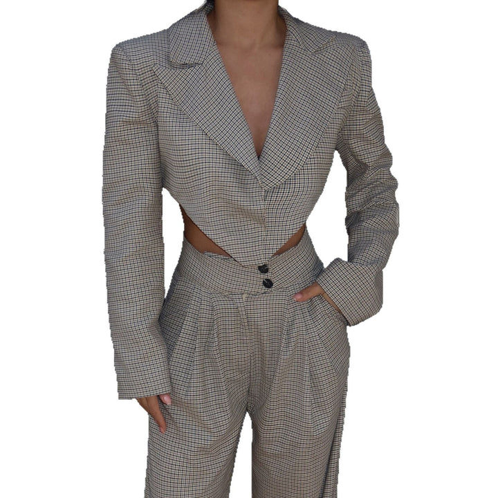 Damer elegant och figurnära blazer-set med asymmetrisk skärning och raffinerade detaljer Mirla-Eva Jonsson