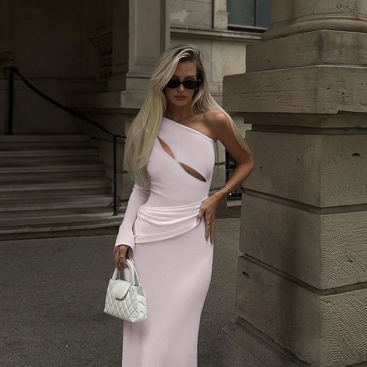 Damer elegant och figurnära kvällsklänning med asymmetrisk skärning Mirla-Eva Jonsson