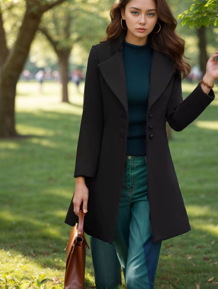 Damer elegant och figursydd trenchcoat med strukturerad väv Mirla-Eva Jonsson