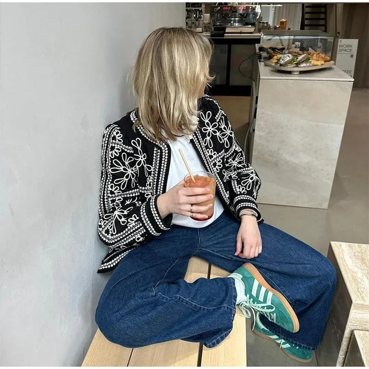 Damer elegant och lekfullt blazer-set med blommönster Mirla-Eva Jonsson