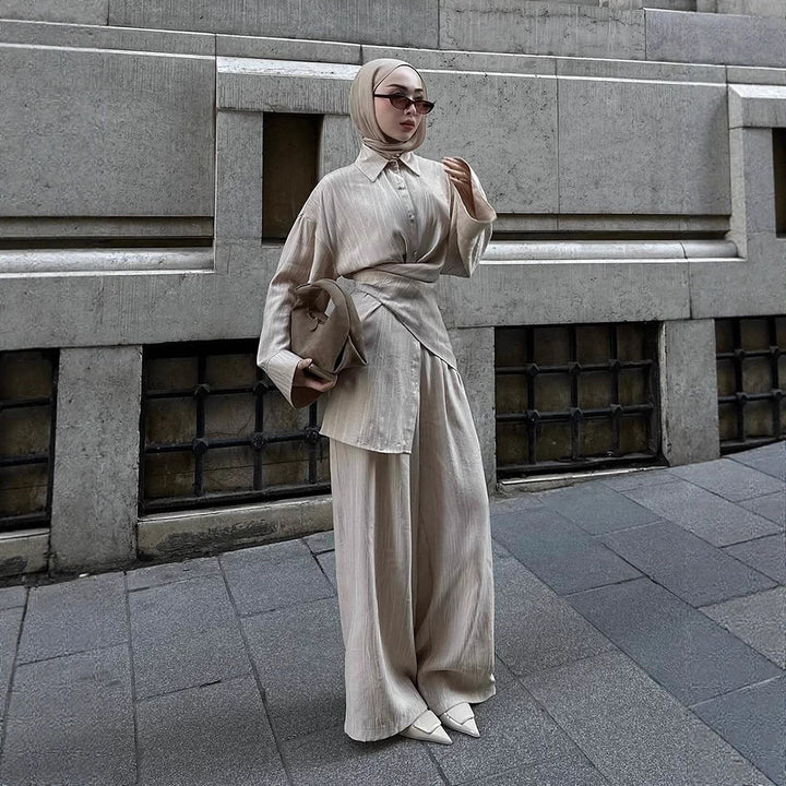 Damer elegant och modernt tvådelat sett med högmidjade byxor och skjorta Eva Jonsson-Eva Jonsson