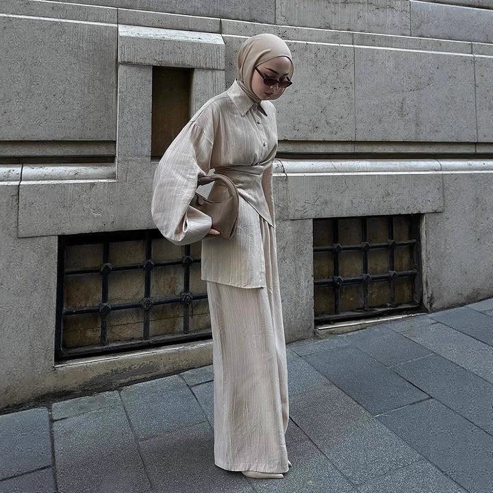 Damer elegant och modernt tvådelat sett med högmidjade byxor och skjorta Eva Jonsson-Eva Jonsson