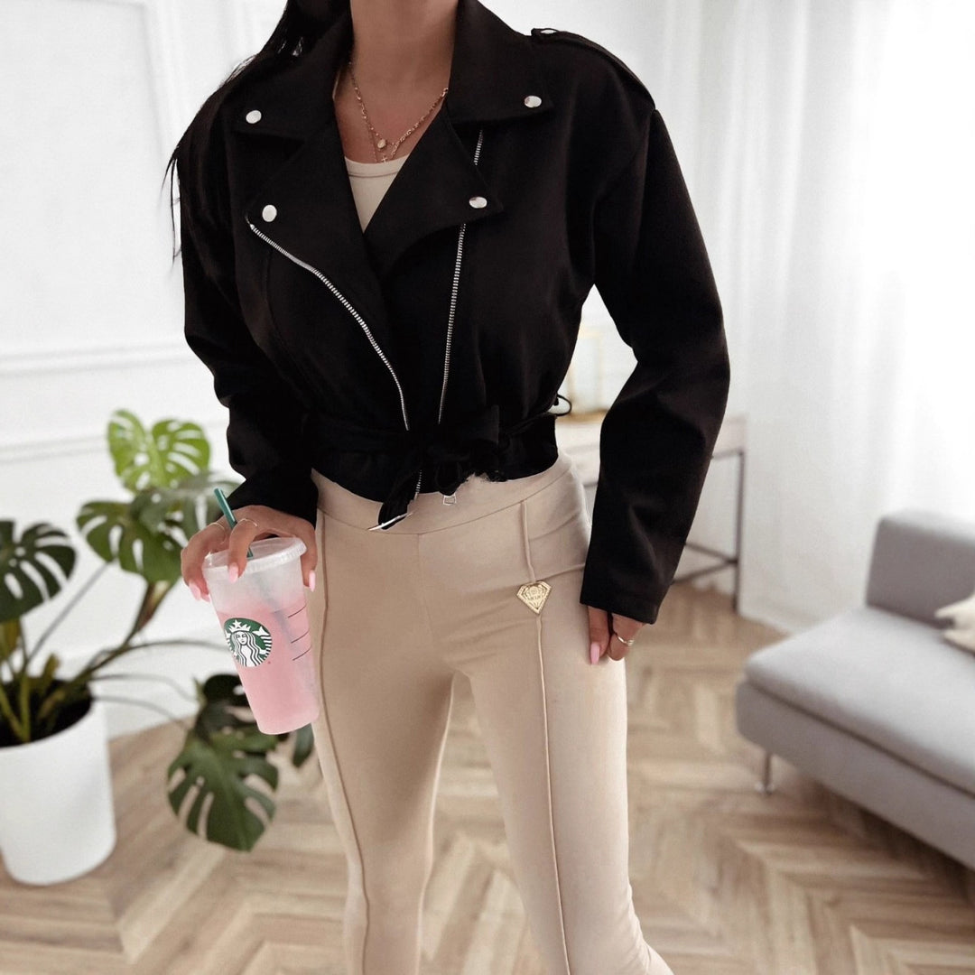 Damer elegant och trendig faux läder bikerjacka med bälte Mirla-Eva Jonsson