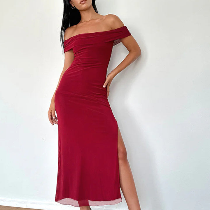 Damer elegant off-shoulder maxiklänning med flödande tyg och raffinerad drapering Mirla-Eva Jonsson