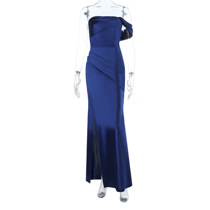 Damer elegant off-shoulder maxiklänning med hög slits och asymmetrisk design Mirla-Eva Jonsson