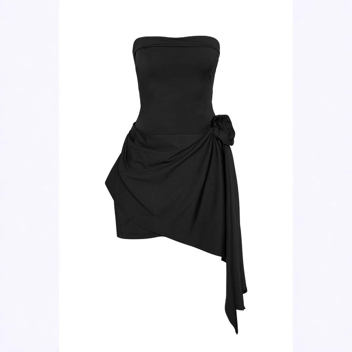 Damer elegant off-shoulder omslagsklänning med asymmetrisk fåll och blommig detalj Mirla-Eva Jonsson
