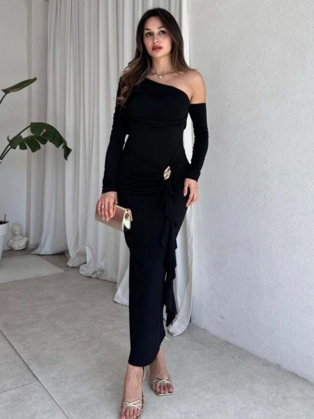 Damer elegant omslag klänning med asymmetrisk design och raffinerade draperingar Mirla-Eva Jonsson