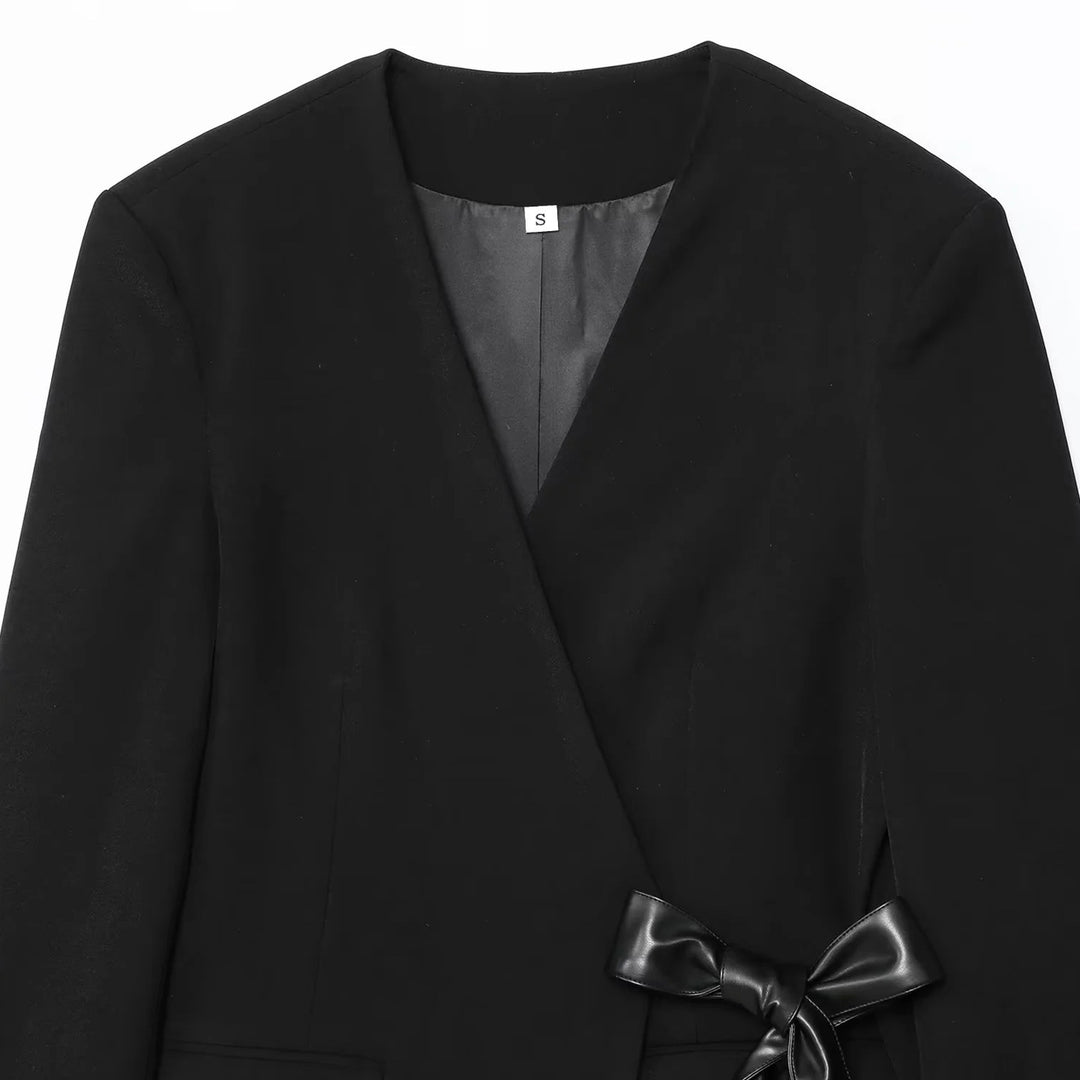 Damer elegant omslagjacka med dekorativ satinknytbland Mirla-Eva Jonsson