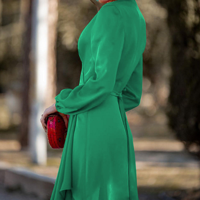 Damer elegant omslagklänning med flödande fåll och voluminösa ärmar Eva Jonsson-Eva Jonsson