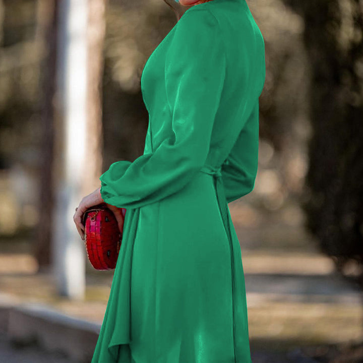 Damer elegant omslagklänning med flödande fåll och voluminösa ärmar Eva Jonsson-Eva Jonsson