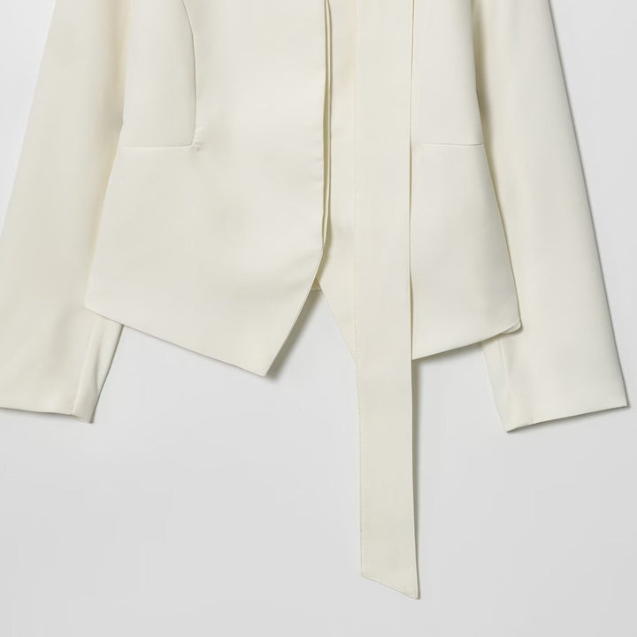 Damer elegant omslagsjacka med moderiktig slipsdesign Mirla-Eva Jonsson