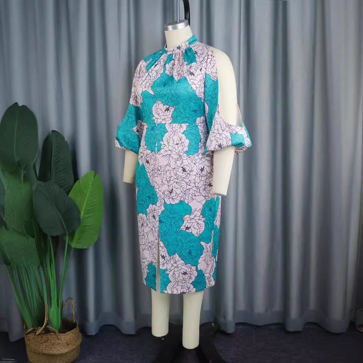 Damer elegant omslagsklänning med blommönster och moderiktiga cut-out ärmar Mirla-Eva Jonsson