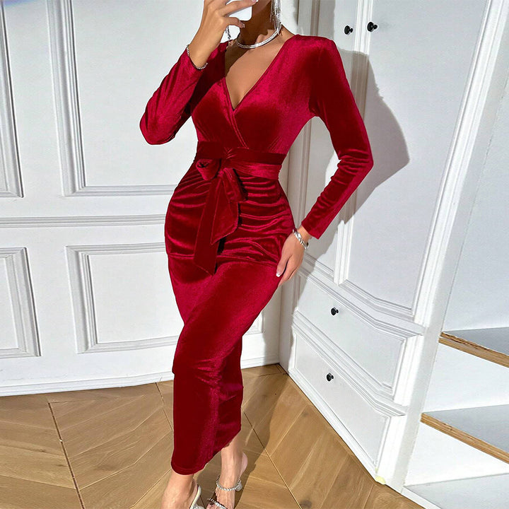Damer elegant omslagsklänning med chic midjeband och figurnära snitt Mirla-Eva Jonsson