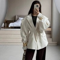 Damer elegant oversized blazer med bältesdetalj Mirla-Eva Jonsson