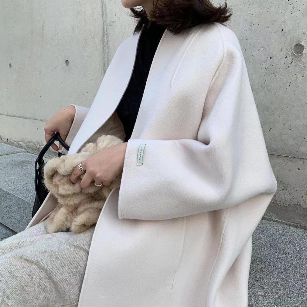 Damer elegant oversized kapp med djup krage och praktiska fickor Mirla-Eva Jonsson
