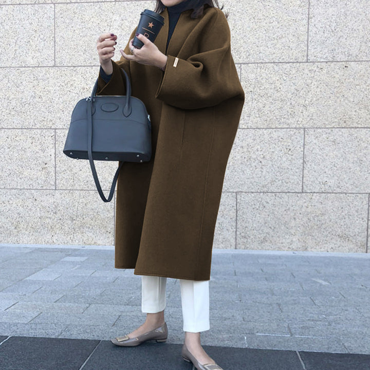 Damer elegant oversized kapp med djup krage och praktiska fickor Mirla-Eva Jonsson