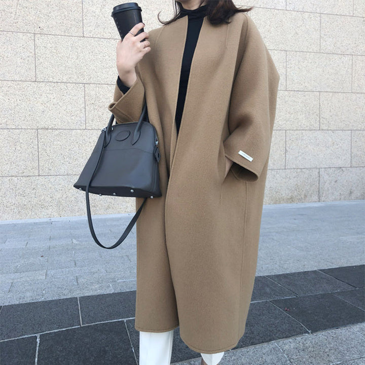 Damer elegant oversized kapp med djup krage och praktiska fickor Mirla-Eva Jonsson