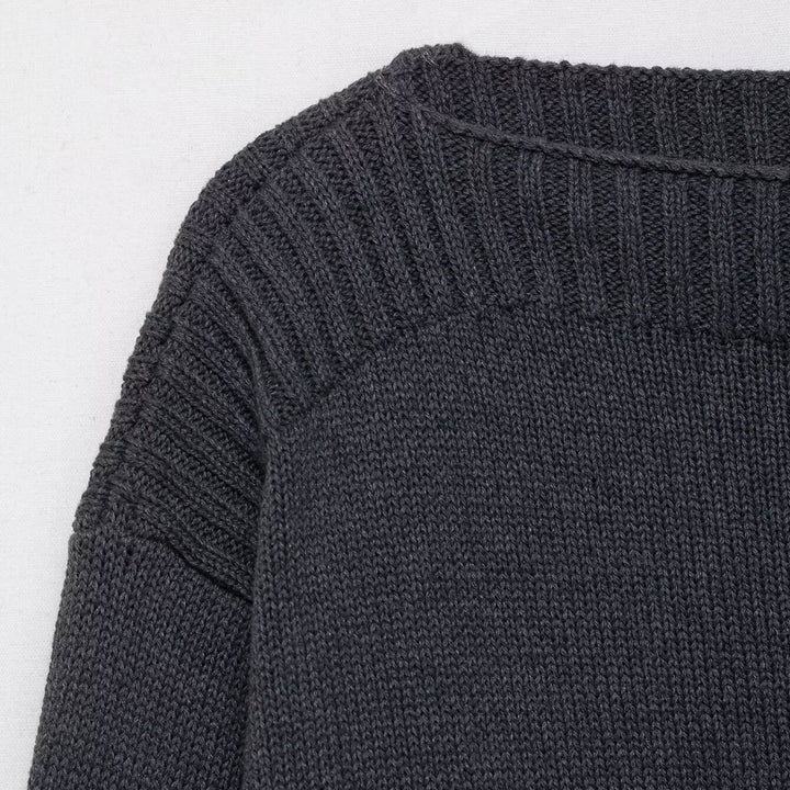 Damer elegant oversized stickad tröja med vid rund halsringning Mirla-Eva Jonsson