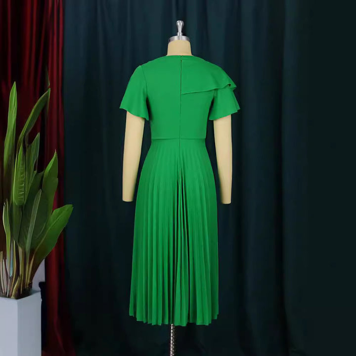 Damer elegant plisserad klänning med asymmetrisk volangdetalj Mirla-Eva Jonsson