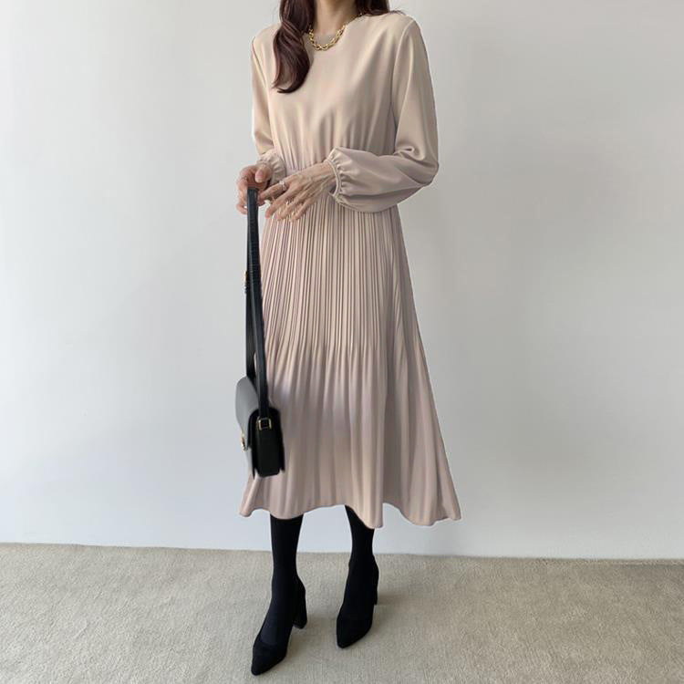 Damer elegant plisserad midiklänning Mirla-Eva Jonsson