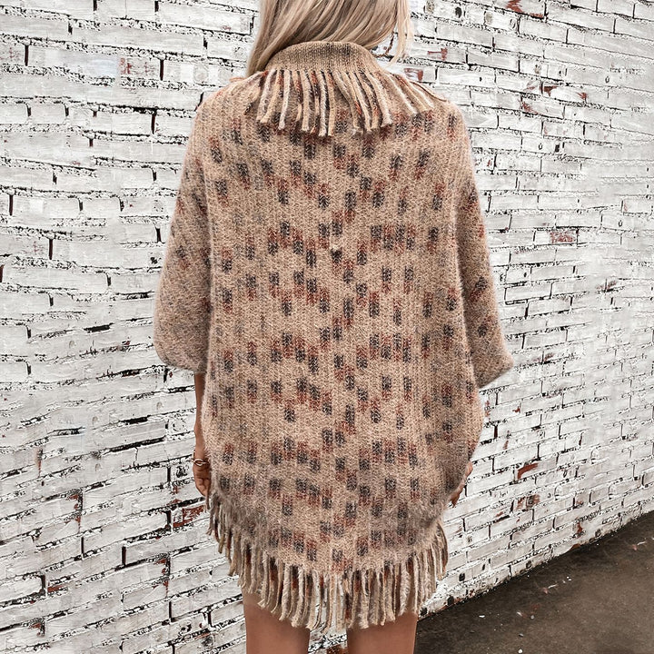 Damer elegant poncho med fransiga detaljer och modernt rutmönster Mirla-Eva Jonsson