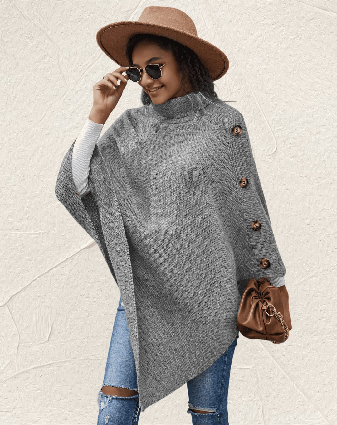 Damer elegant poncho med hög krage och dekorativa knappar Mirla-Eva Jonsson