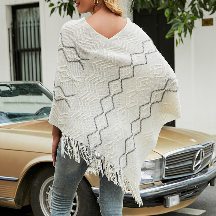 Damer elegant poncho med iögonfallande strukturmönster och dekorativa fransar Mirla-Eva Jonsson