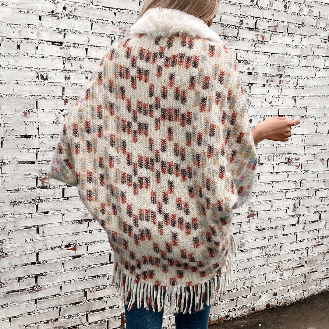 Damer elegant poncho med lyxig konstpälskrage och fransar Mirla-Eva Jonsson