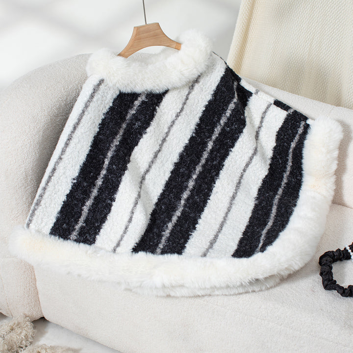 Damer elegant poncho med lyxigt pälsdetalj Eva Jonsson-Eva Jonsson