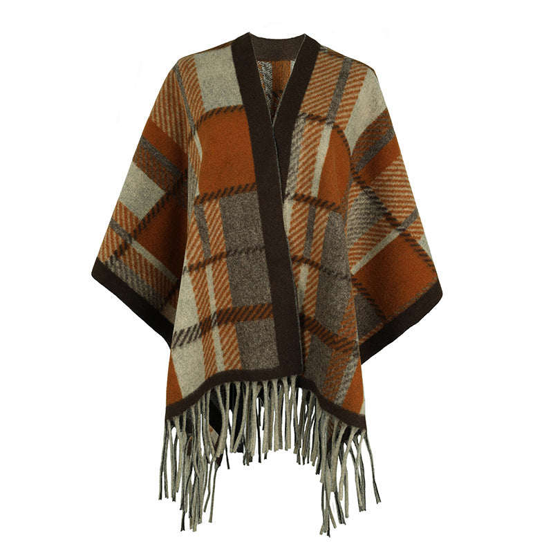 Damer elegant poncho med modern rutig mönster och fransar Mirla-Eva Jonsson
